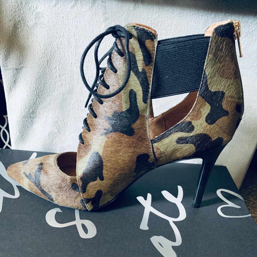 Shoes - Picture 2 of 3